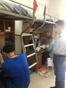 公司领导下宿舍查看2022级法学专业员工第一周上网课情况